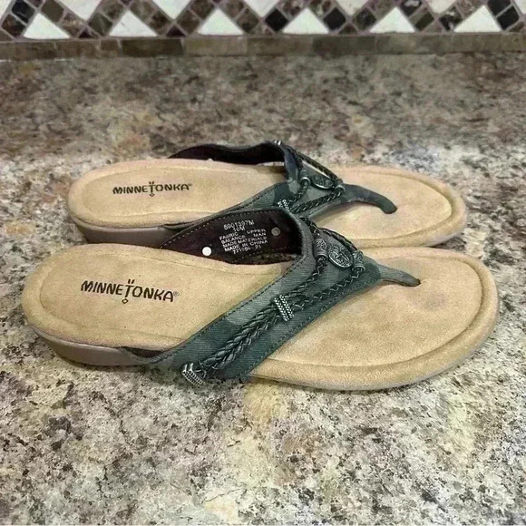 Minnetonka Women's 'Silverthorne 360' Flip Flop Sandals with Camo Strap Size 10 - Picture 4 of 8